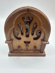 Vintage-Style Cathedral Wood Radio - Thomas Collectors Edition