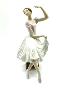 Lladro Seated Ballerina Figurine
