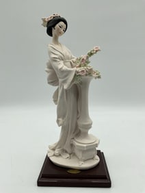 Giuseppe Armani “Japanese Lady with Flowers?? Figurine