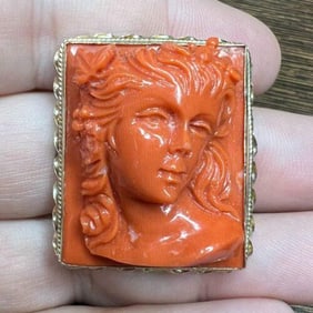 Vintage 14K Yellow Gold Coral Brooch