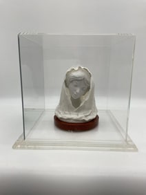"The Veiled Madonna" Porcelain Sculpture LLADRO 1539