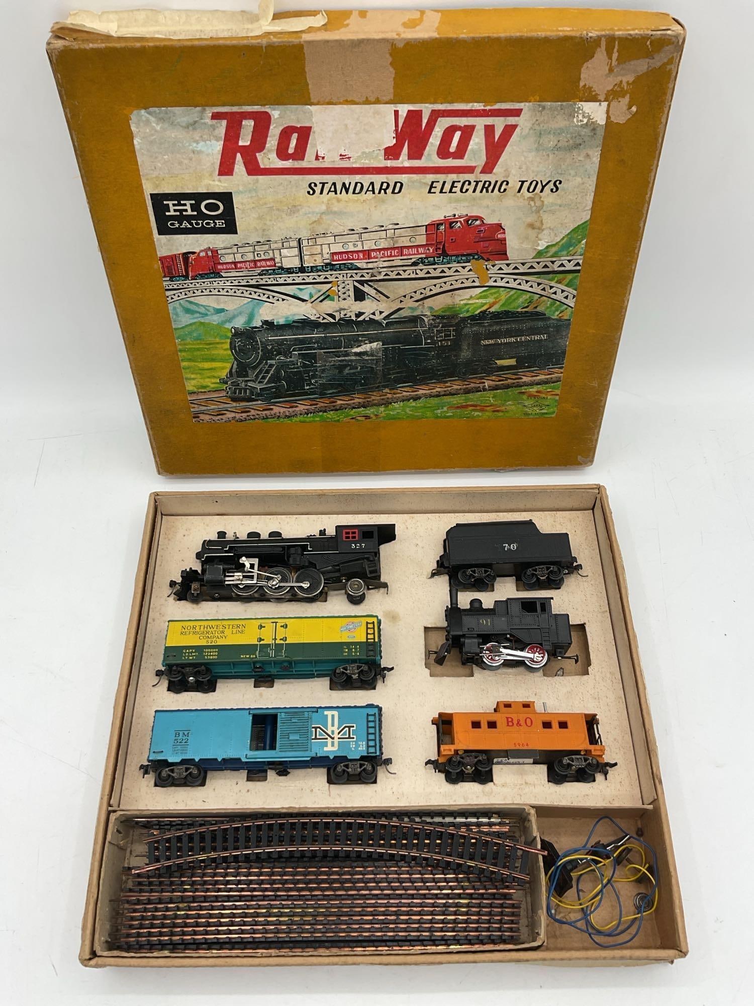 Ra-Way Railway Electric Train Set No. 3401 (1 of 3)