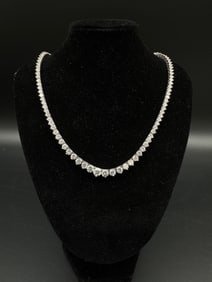 18kt White Gold Diamond Tennis Necklace with Graduating stones 21 Ct