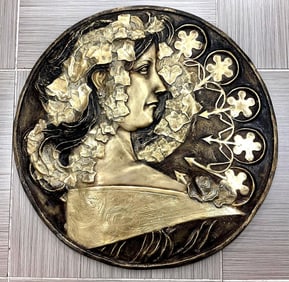 Round Metal - Beautiful Woman
