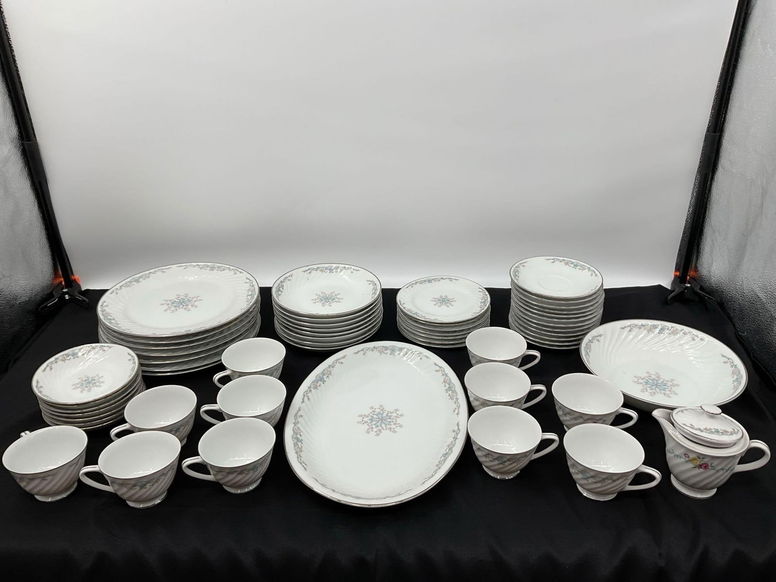 Halsey Fine China Versailles Saucer Set, Japan (1 of 5)