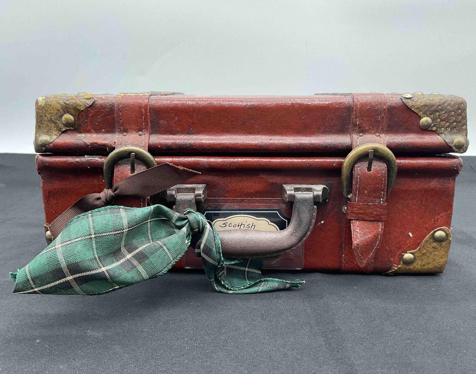 Scottish Themed Chess Set in Decorative Case (1 of 8)