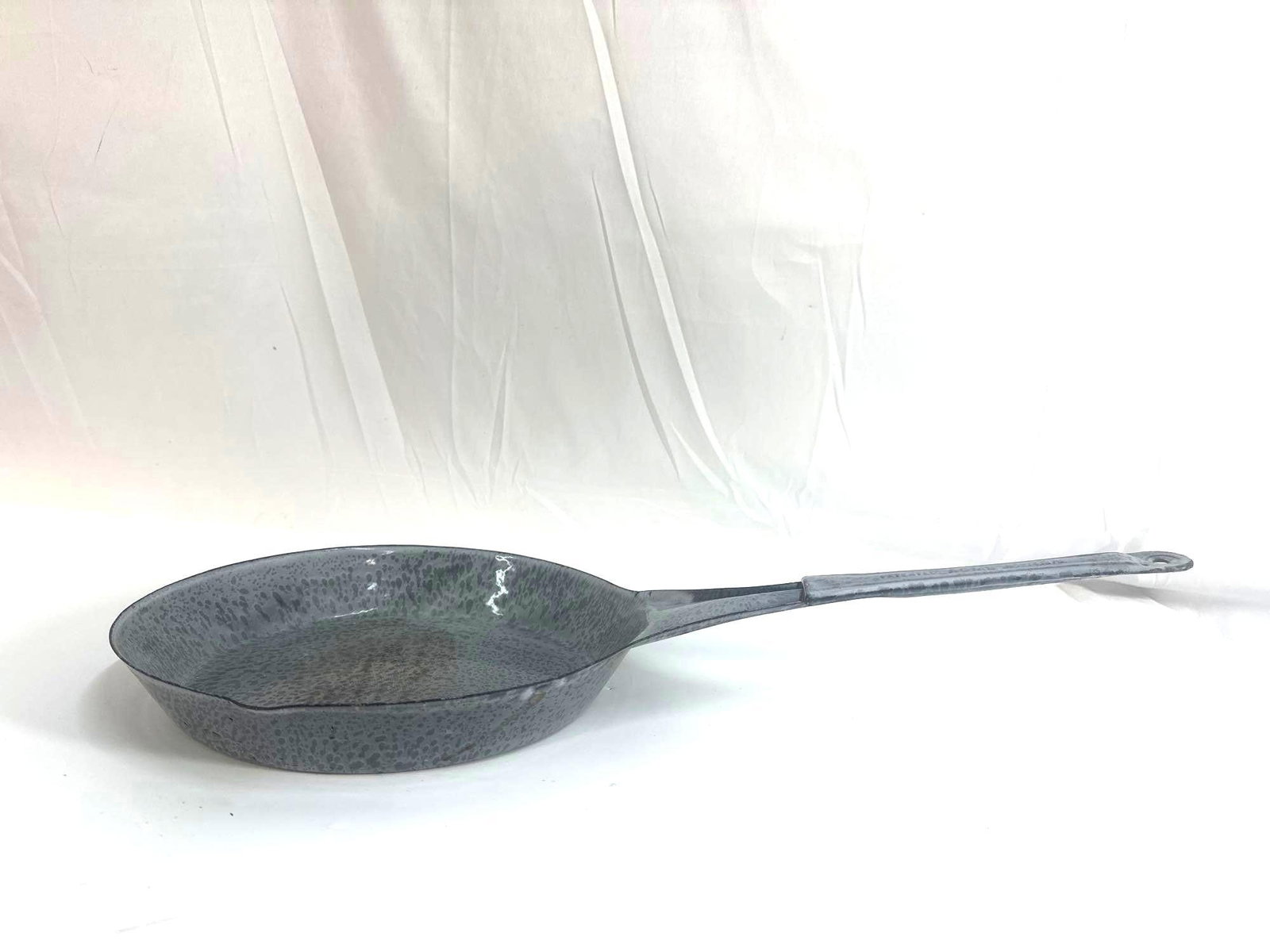 Patented ACME Frying Pan - Mottled grey (1 of 4)