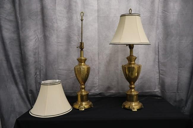 Ellegant Brass Lamp Set with Intricate Leaf Design (1 of 9)