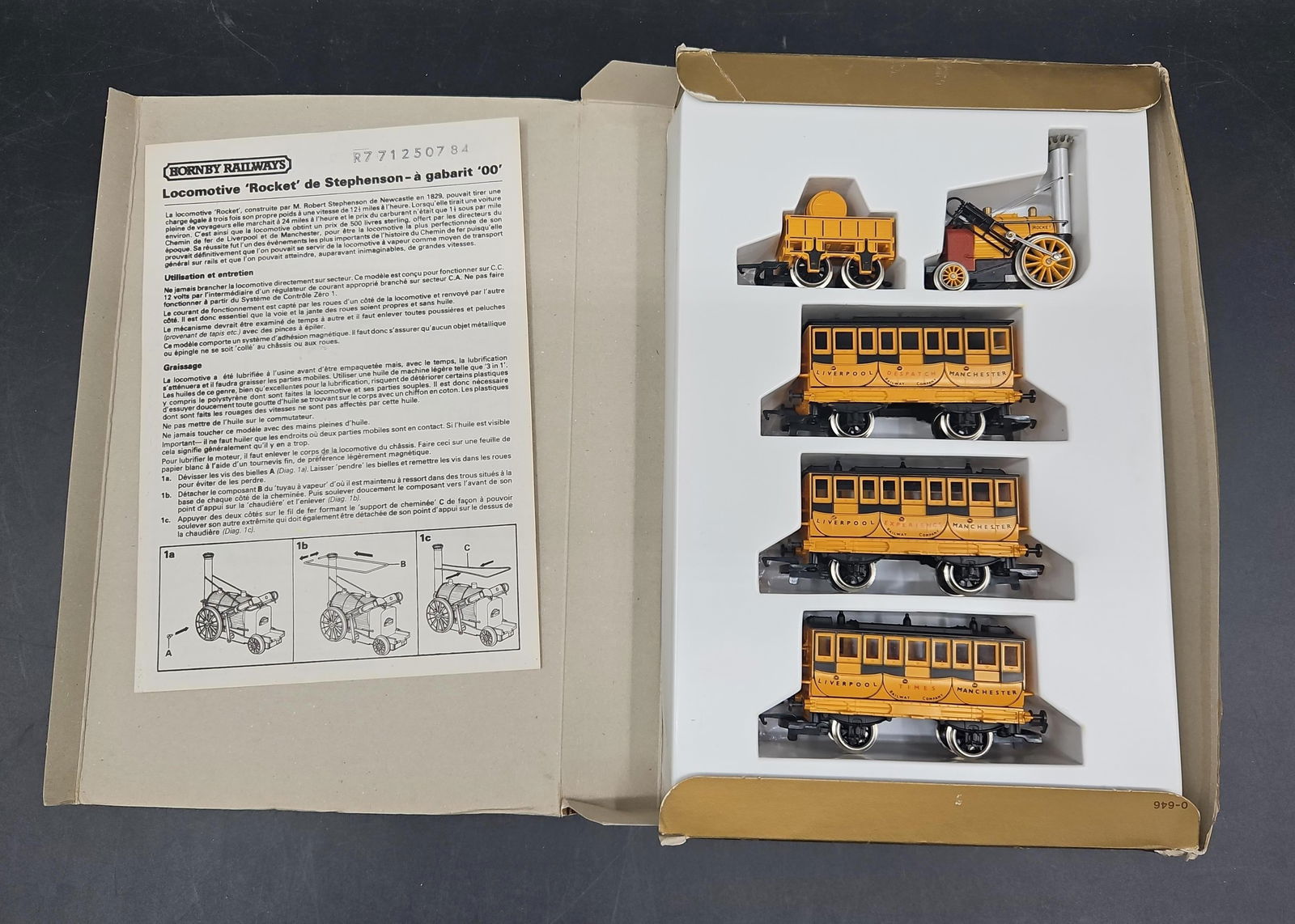 Hornby Railways Stephenson Rocket Train Set (1 of 4)