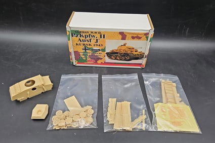 German WWII PzKpfw II Ausf J Tank Model Kit Kursk 1943
