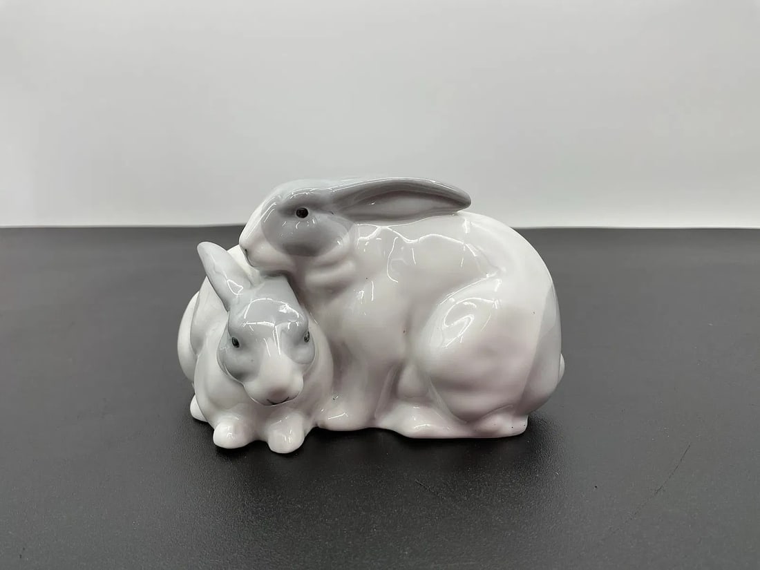 【ドイツ製】HUTSCHENREUTHER EasterRabbit新品チップ有 Hutschenreuther Porcelain Rabbit Figurine