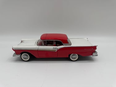 1957 Ford Fairlane 500 Skyliner Diecast Model Car