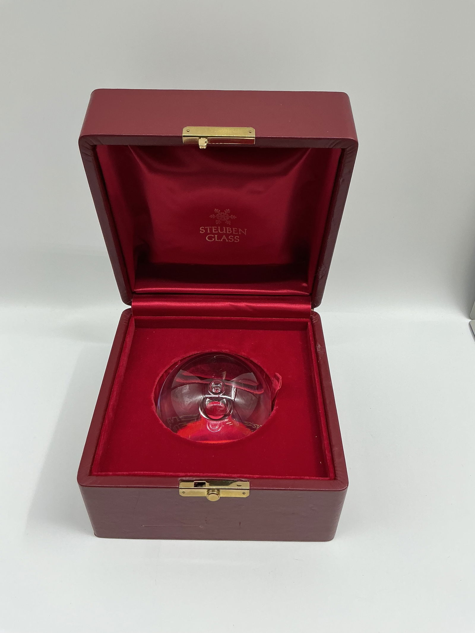 Steuben Glass Paperweight with Box (1 of 7)
