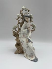 Lladro Porcelain Figurine - Reclining Geisha