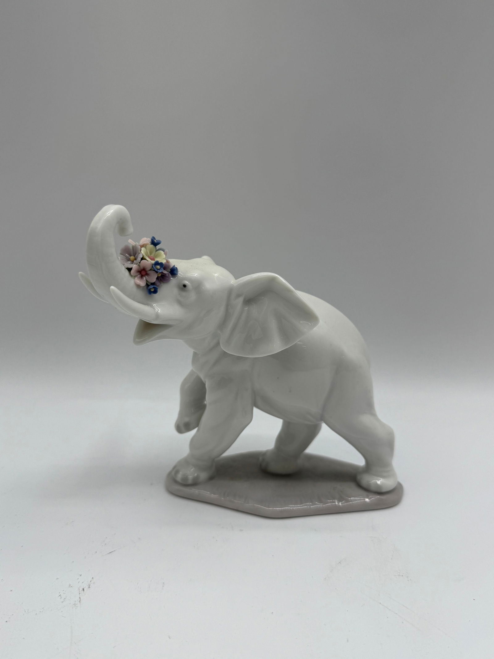 Lladro Gres Elephant with Flowers Figurine (1 of 5)