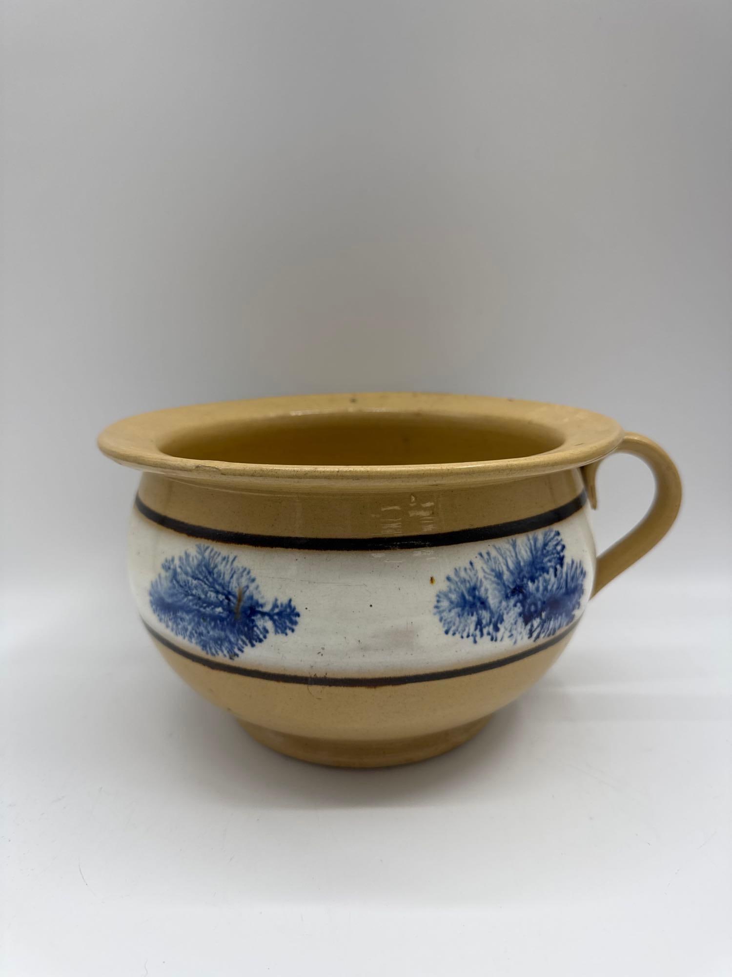 Antique Stoneware Chamber Pot with Blue Spongeware Decoration (1 of 3)
