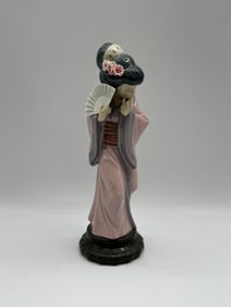 Lladro Geisha Girl Porcelain Figurine
