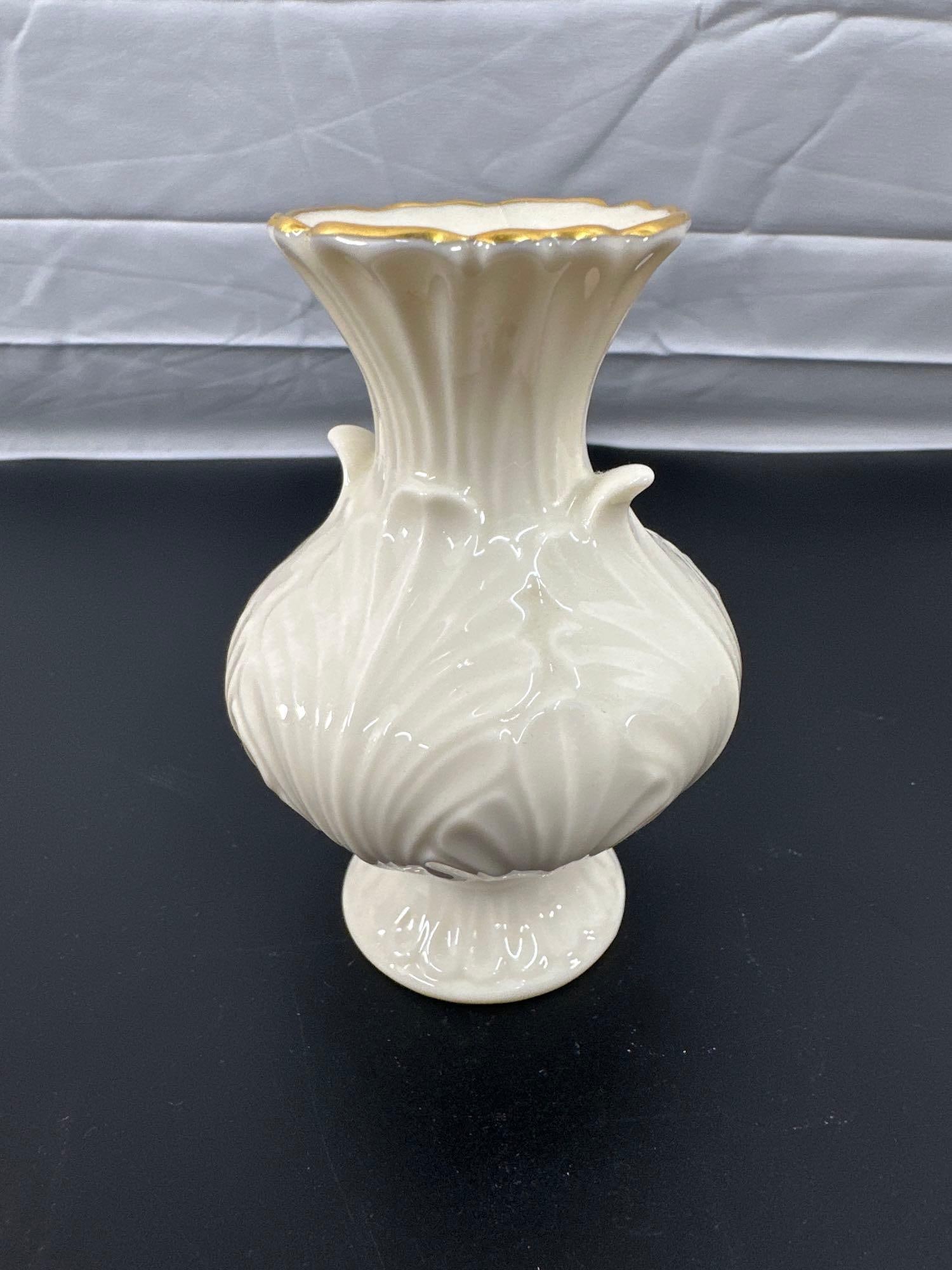 "Lenox Ivory Porcelain Bud Vase with 24K Gold  Rim" (1 of 4)