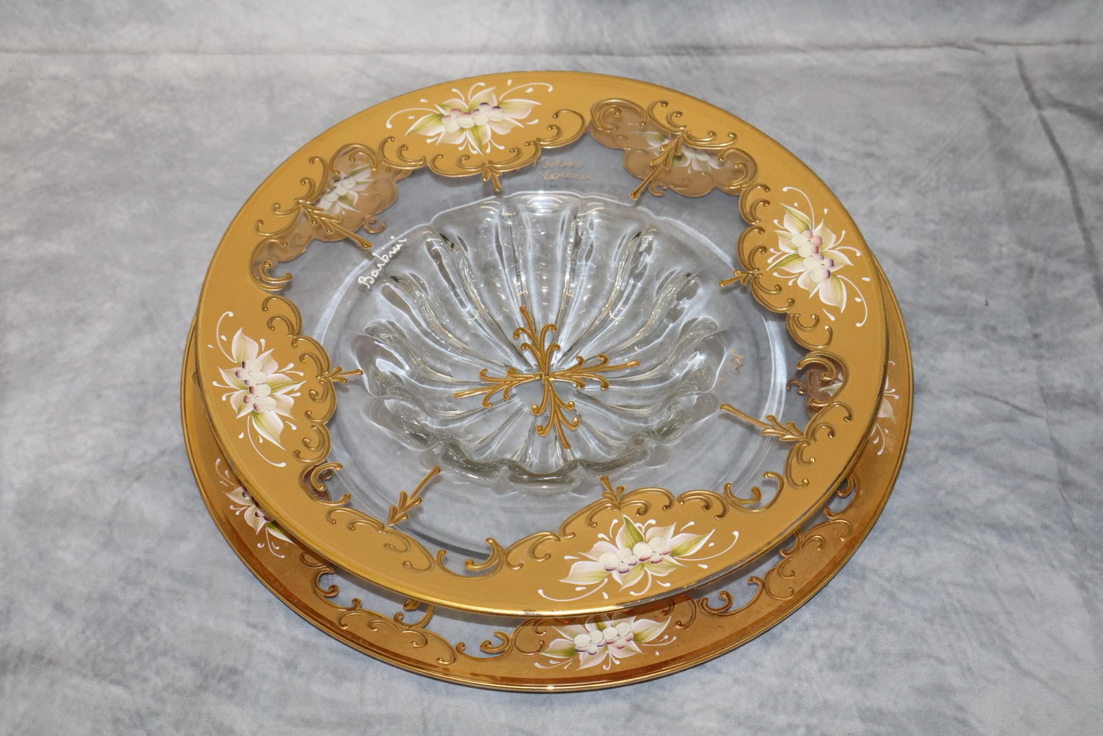 Murano Venezia Hand painted gilt glass bowl and plate set: Hand Painted Vintage Murano Glass Plate & Bowl Set.Made in Italy. Dimensions: H:11in D:5in Bowl- Dimensions: H:2 1/4in D:12 1/2in Plate- Dimensions: H:3/4in D:14in