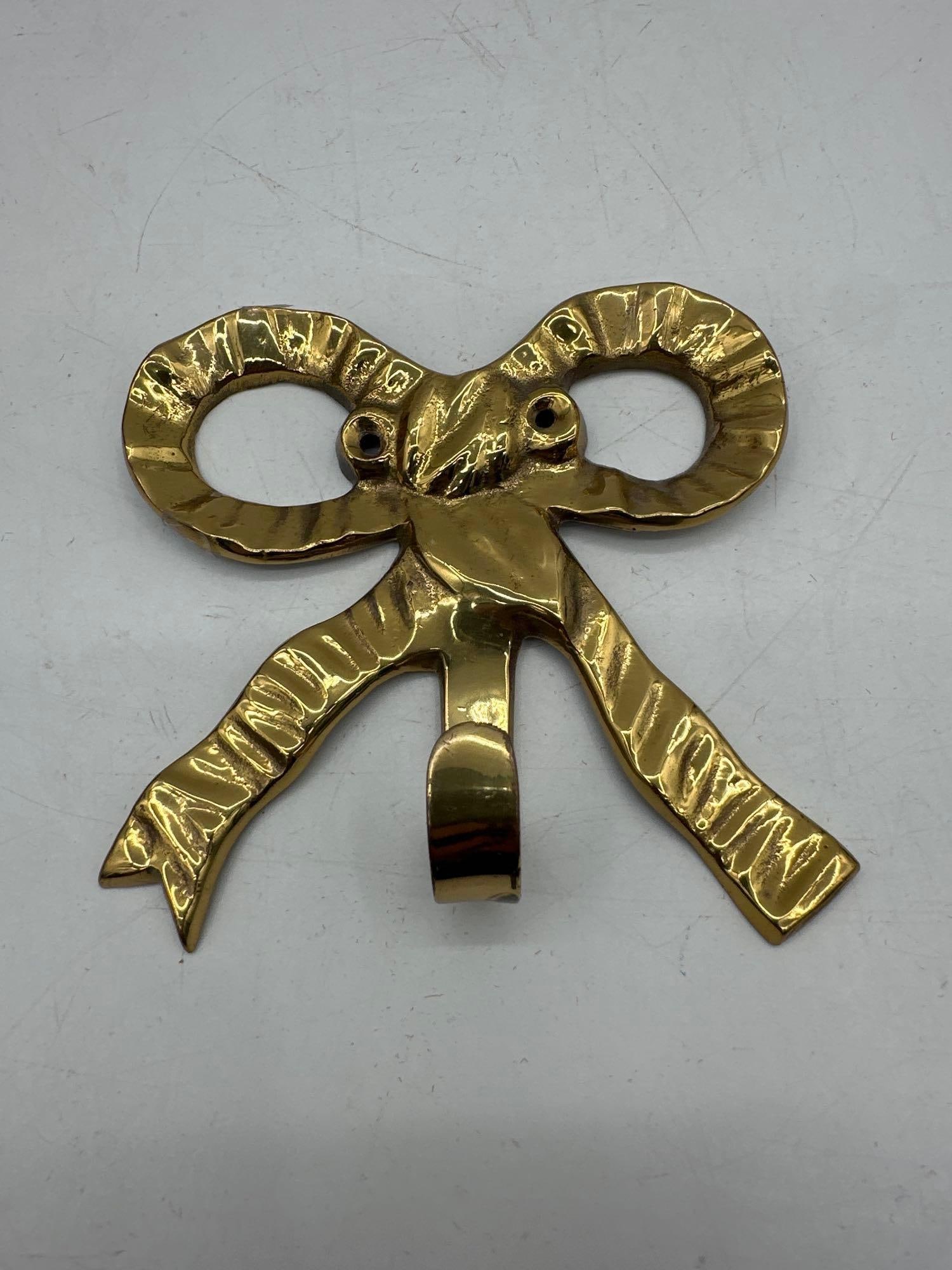 Vintage Brass Wall Hook in Bow Design (1 of 5)