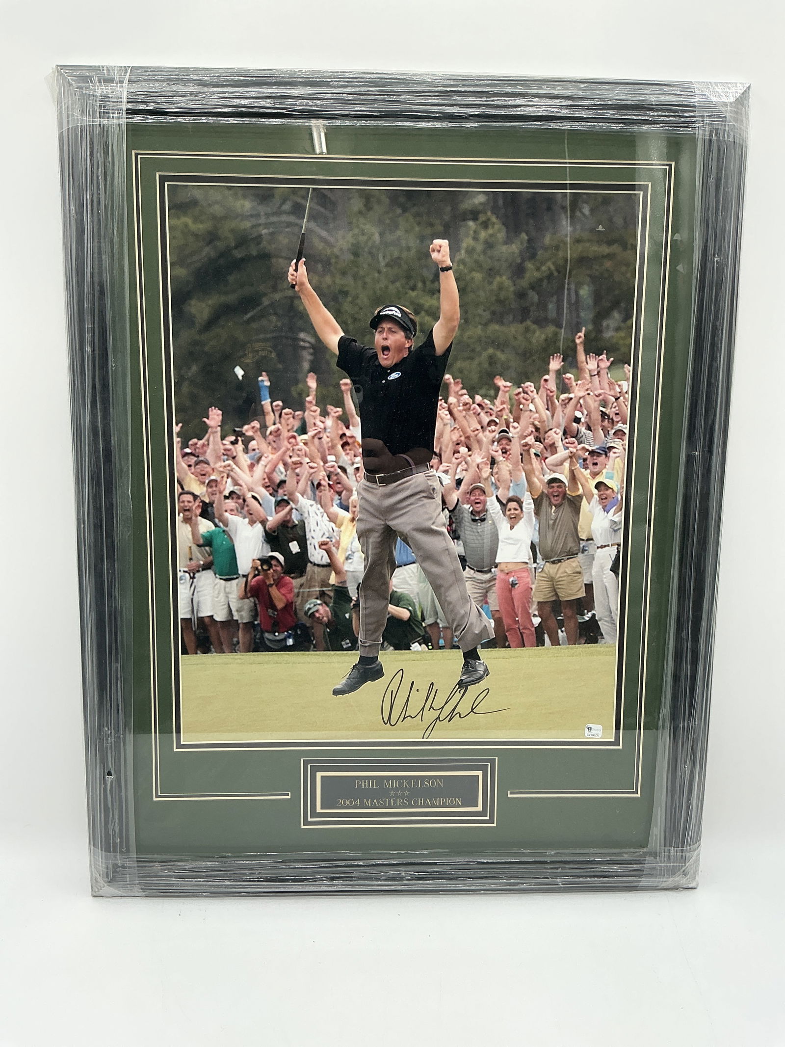 Phil Mickelson Signed 2004 Masters Champion Framed Photo with C.O.A. (1 of 4)