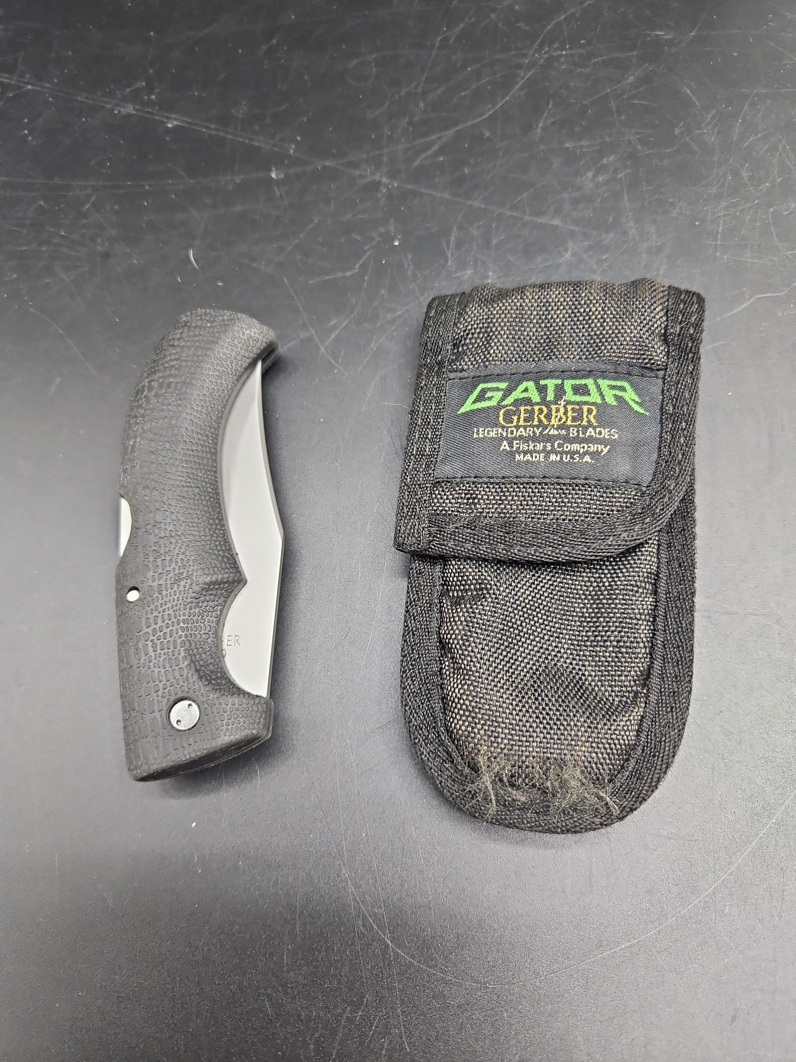 Gerber Gator Folding Knife with Nylon Sheath (1 of 4)