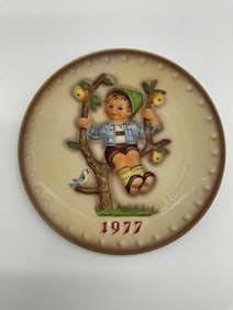 1977 M.I. Hummel Annual Plate by Goebel