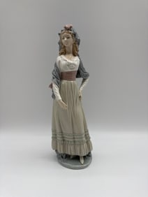 Lladro Style Porcelain Figurine of a Woman "Goya Lady"