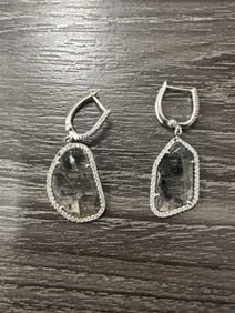18kt White Gold Diamond Earrings