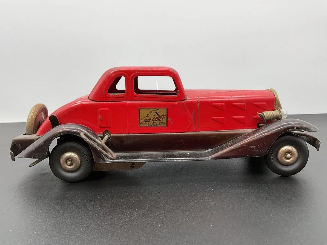 1930s Pressed Steel Fire Chief Toy Car by The Hoge Manufacturing Co. (1 of 5)
