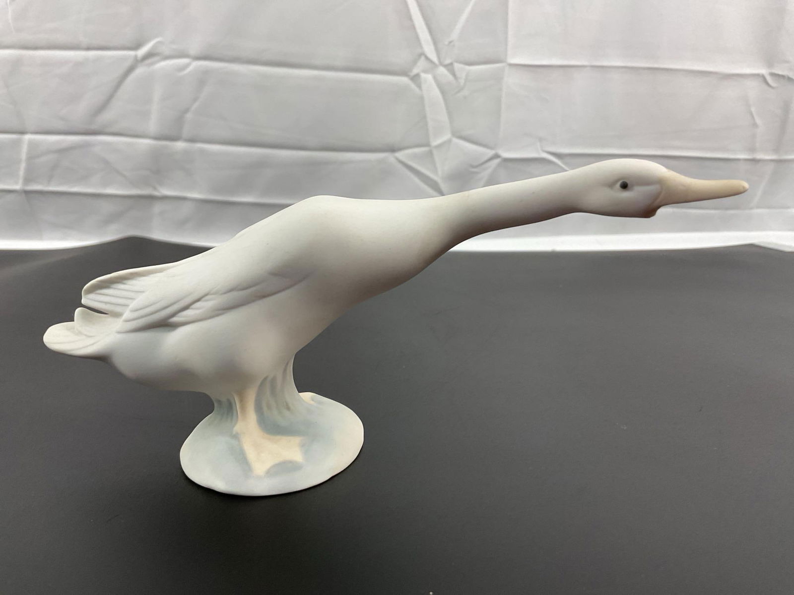 Lladro Porcelain Figurine – Goose in Motion: This is an authentic Lladro porcelain figurine, featuring a gracefully sculpted goose with its neck extended forward, seemingly in motion. This piece captures natural beauty and fluidity, making it a
