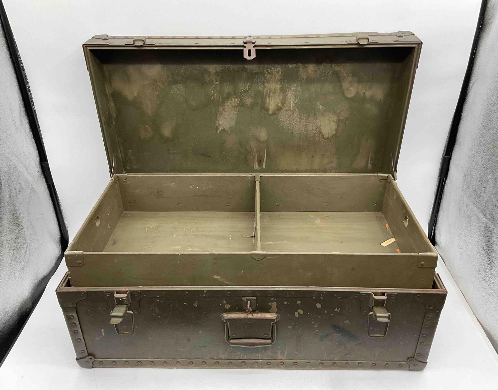 Vintage  Vietnam Military Green Metal Storage Trunk (1 of 8)