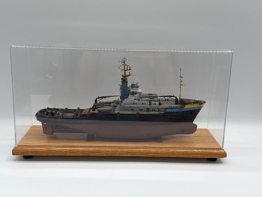 Scale Model Ship "SMIT LONDON" in Display Case