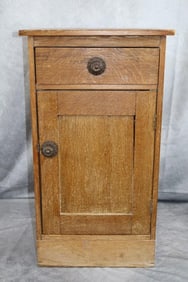 Small Cabinet/Pedestal/Nightstand