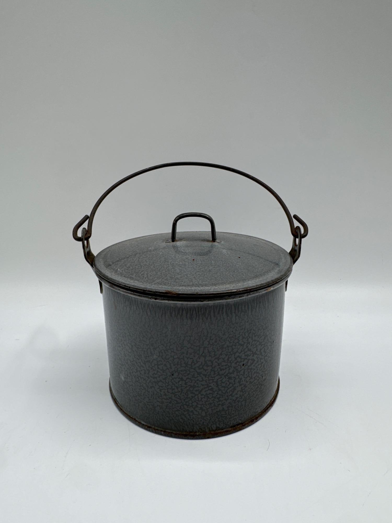 Vintage Enamelware Pot with Lid and Handle (1 of 3)