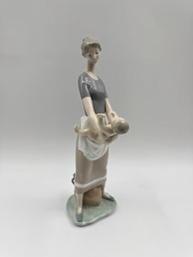 Lladro Figurine: Mother and Child