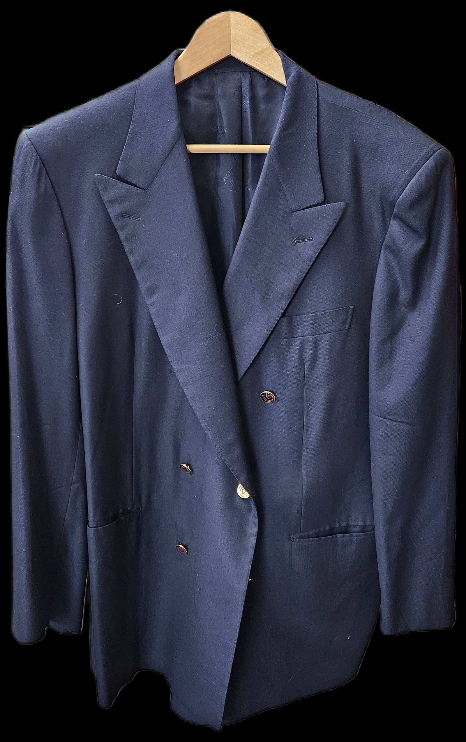 Brioni Roma Double-Breasted Navy Blazer – Size 52: Luxurious Brioni Roma double-breasted blazer in a classic navy blue, size 52. Expertly tailored in Italy, it features structured shoulders, wide peak lapels, and gold-tone buttons for a refined silhou