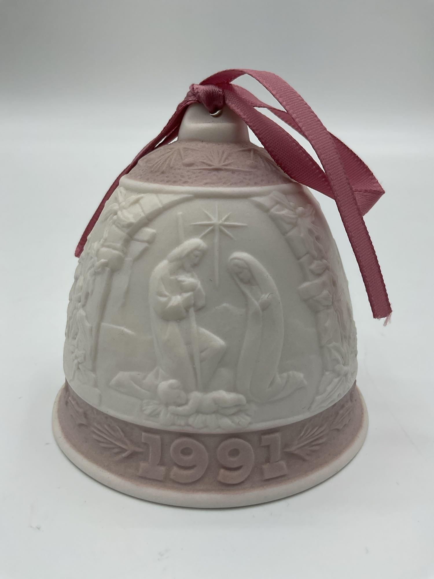 Lladro 1991 Christmas Bell Ornament (1 of 3)