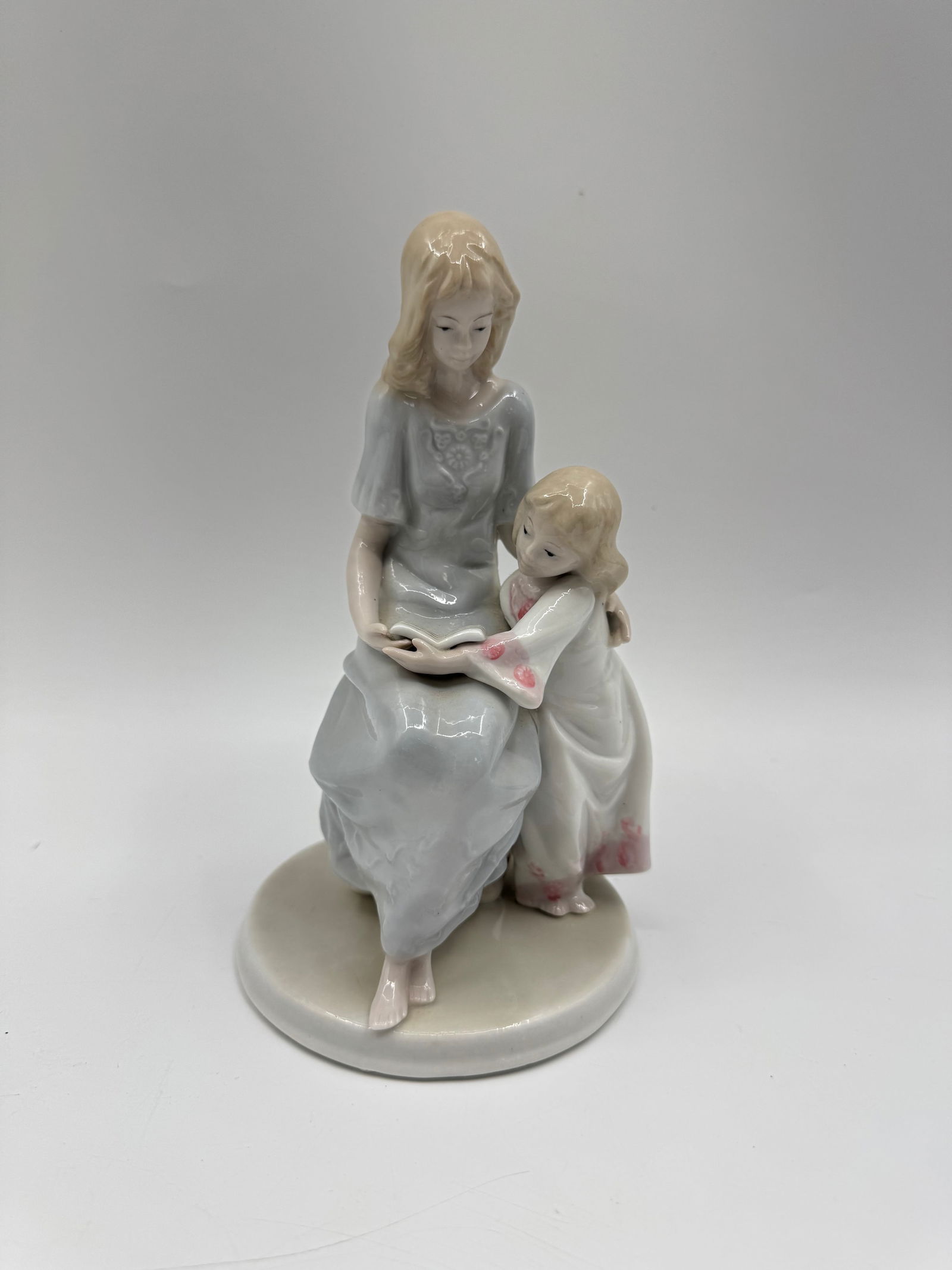 Lladro Figurine: Mother Reading to Child (1 of 3)