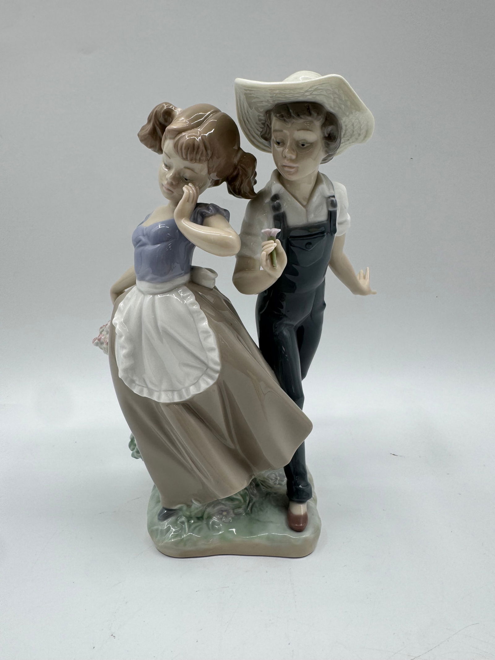 Lladro Figurine: Boy and Girl with Flowers (1 of 5)