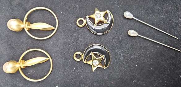Assorted Vintage Jewelry Components
