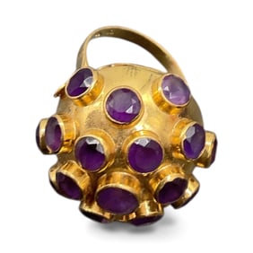 18kt Gold Ring with Purple Gemstones