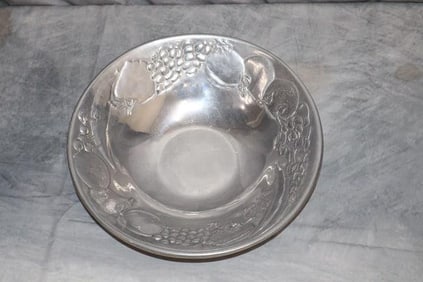 Wilton CO. RWP Round Serving Bowl Pewter Fruit