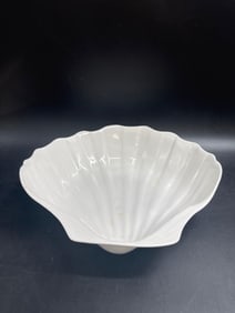Studio Nova Japan White Porcelain Shell-Shaped Bowl