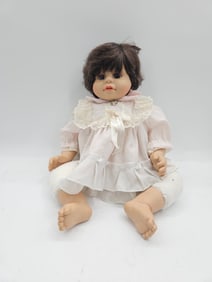 Heritage Mint Ltd. 2001 Porcelain Doll