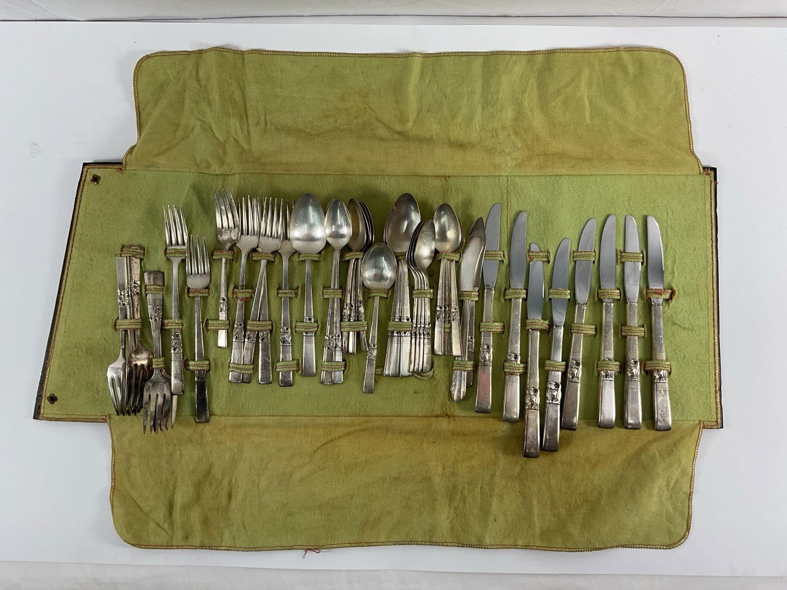 Washington Forge Antique Silver-Plated Flatware Set (1 of 4)