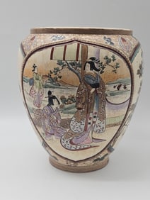 Japanese Satsuma Pottery Vase, Meiji Period