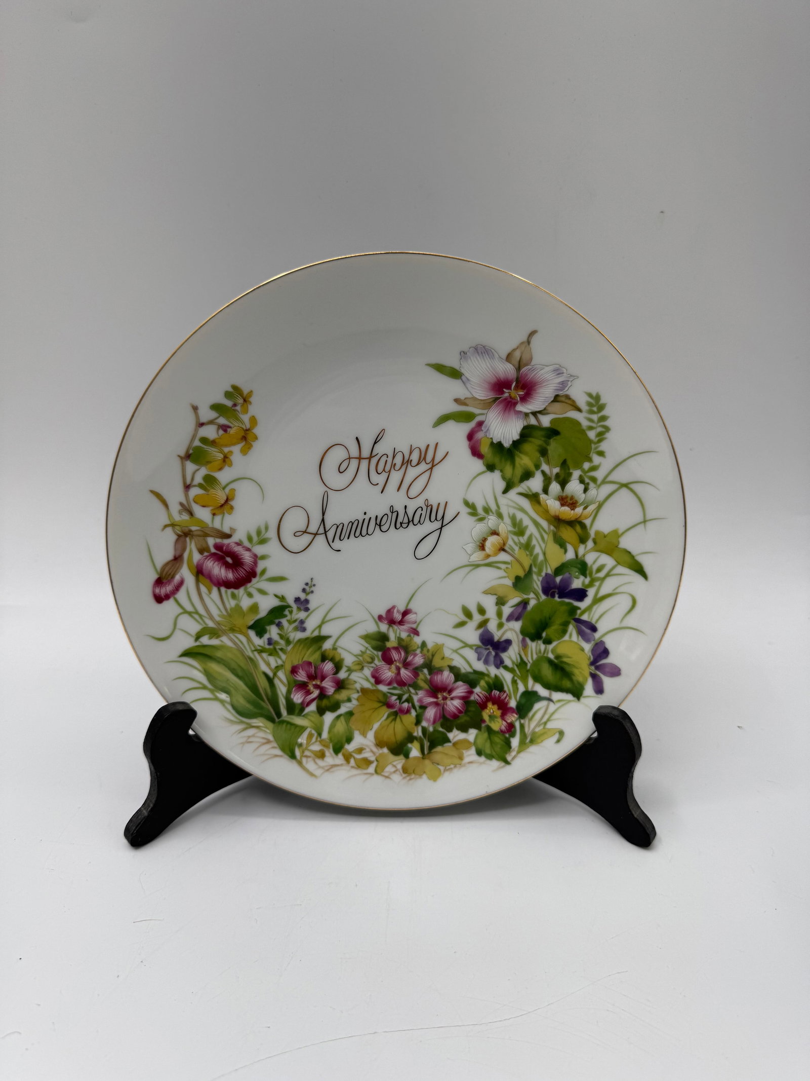 Happy Anniversary Decorative Plate: Decorative plate featuring a floral design and the inscription 'Happy Anniversary'. Approximately 8.5 inches in diameter. Stand not included.