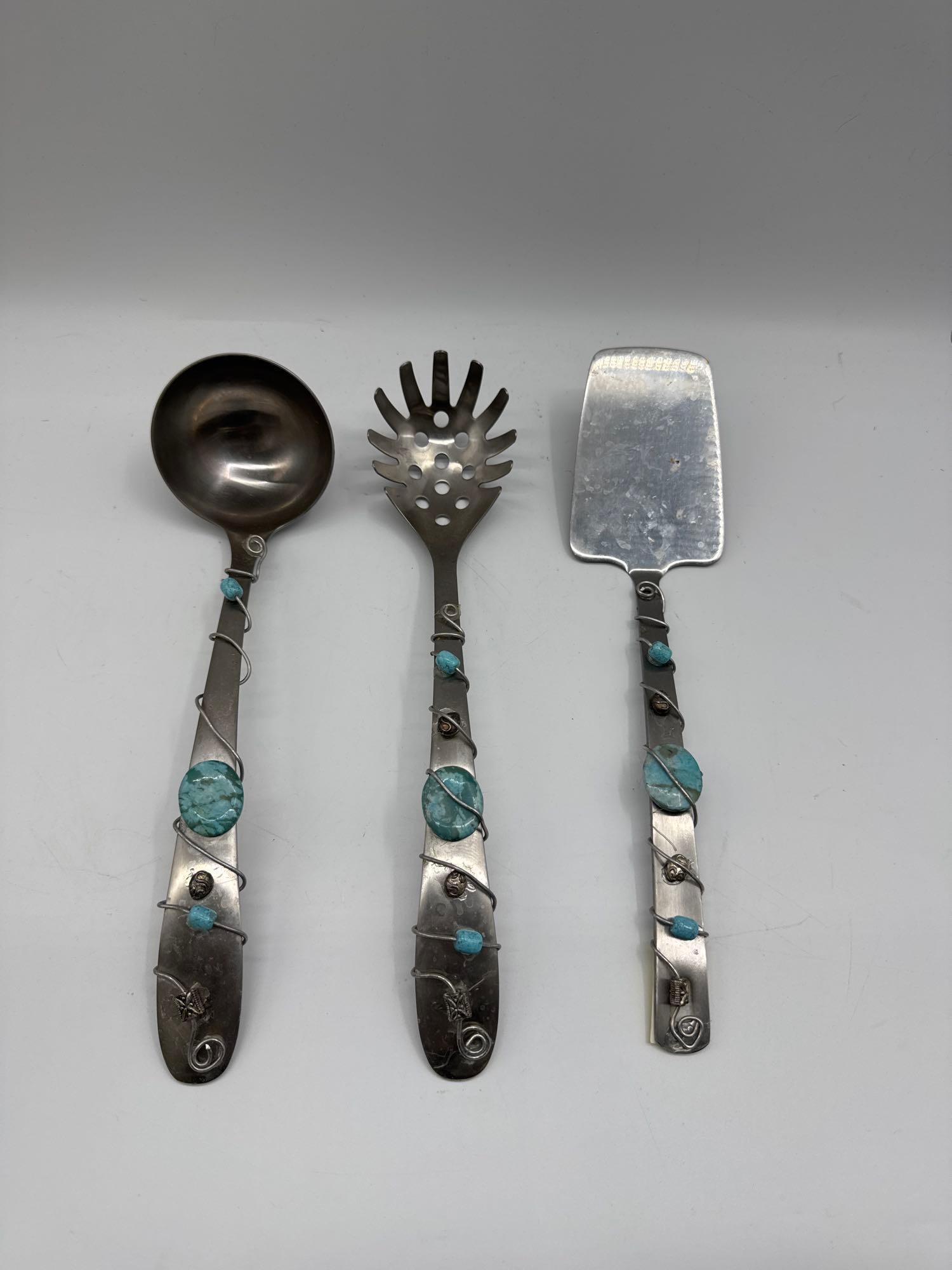 Oneida 18/8 Stainless Steel Serving Utensil Set with Turquoise and Wire Accents (1 of 4)