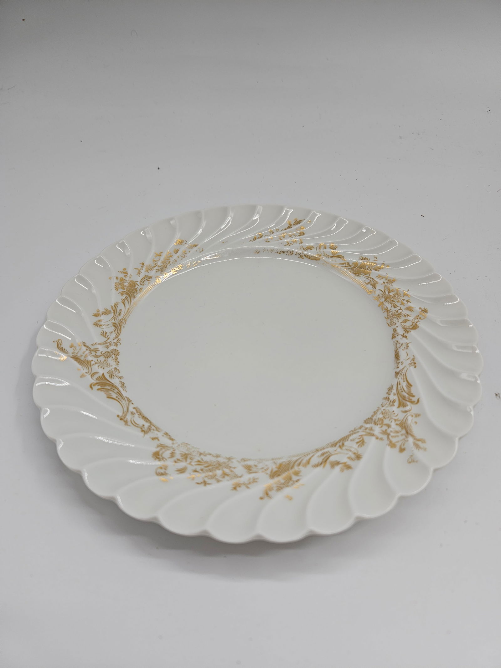 Haviland Limoges “Ladore?? Dinner Plate: Refined Haviland Limoges porcelain dinner plate in the “Ladore” pattern, featuring a scalloped edge and elegant gold leaf garland design on a white background. 7 1/2 in diameter